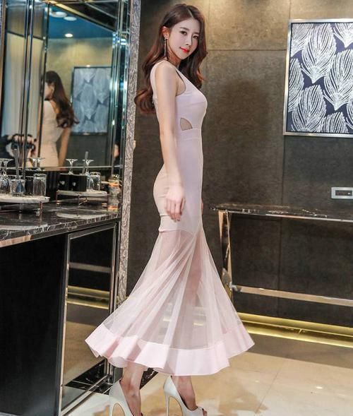 小姐姐 甜美小姐姐穿搭连衣裙,展现都市女人的风采