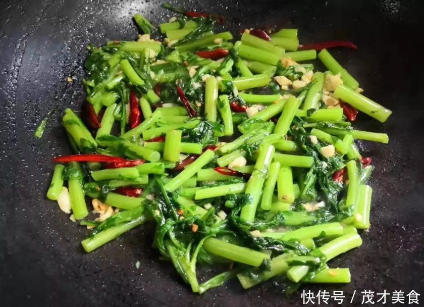 它是天然的“补钙菜”,隔三差五炒一盘,补钙质,孩子长个头