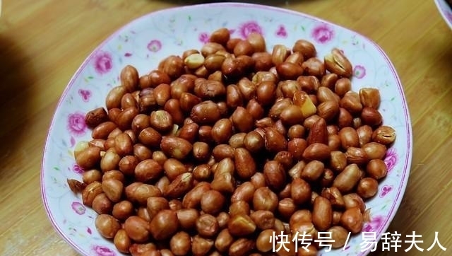 下厨|回农村老家过年,弟媳妇亲自下厨做了二十多道菜,真是太能干了!