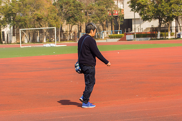 慢性疾病|75岁老大爷,血糖从15降到6.1,只做了一件事,医生为他点赞