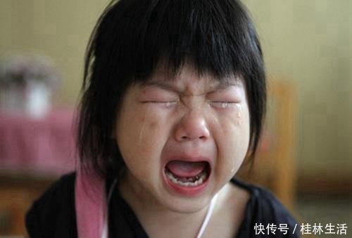 哭鼻子|从小爱哭的孩子和不爱哭的孩子,长大后差距明显,父母还别不信