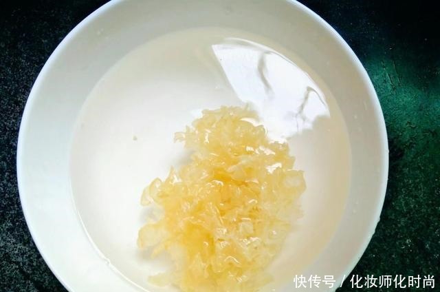 “穷人的阿胶”被发现,每天喝一碗,补血养颜,气色红润不显老