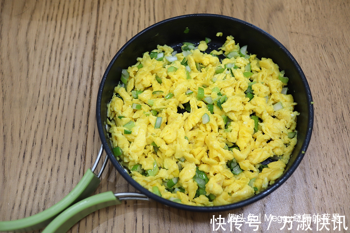 中筋面粉|打工人爱吃的素馅饺子，3种家常食材很划算，清香美味比肉受欢迎