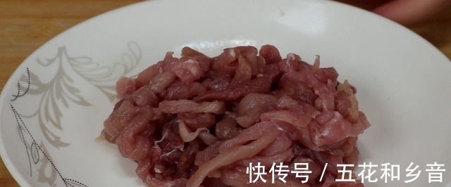 不管炒什么肉，都别直接下锅，大厨教你正确做法，出锅鲜嫩无腥味！