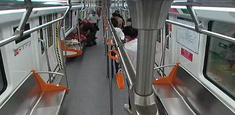 吴伯|杭州地铁上一女子晕倒，丈夫怎么喊都没反应！他冲了上去：“别怕，我是医生……”