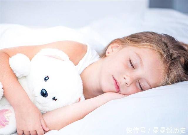 睡眠质量|睡前3个坏习惯,会悄悄“夺走”孩子的身高,速查你家娃有没有中