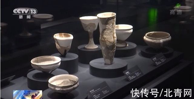 三星堆|3000多年前的餐具，时髦！带支架还带底座，长这样→