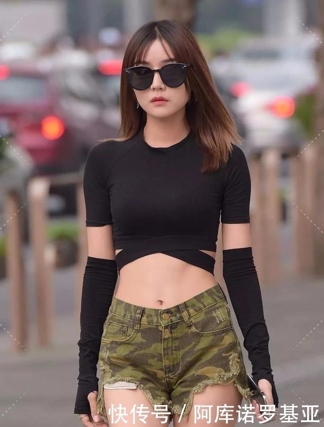 大长腿|小腰精的夏季必备神器，露脐短袖搭毛边牛仔裤，俏皮可爱显身材