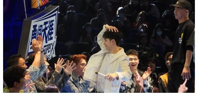 綜藝熱榜完成洗牌：《披荊斬棘的哥哥》退出舞臺，前三名大換血