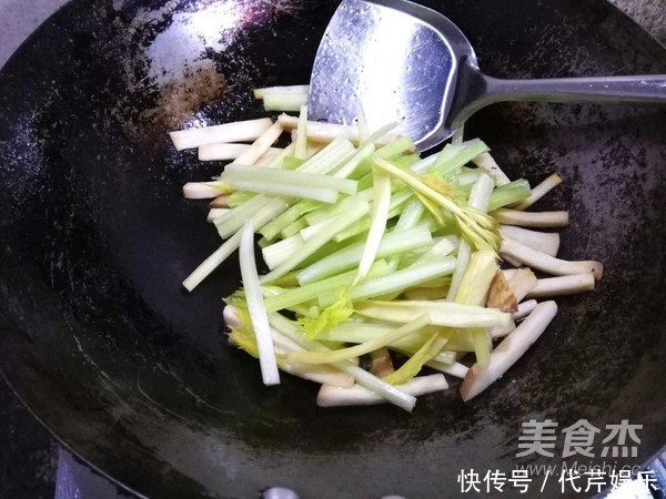 医生不会告诉你,它是强碱性食物,补血防脱发,上年纪的人要多吃