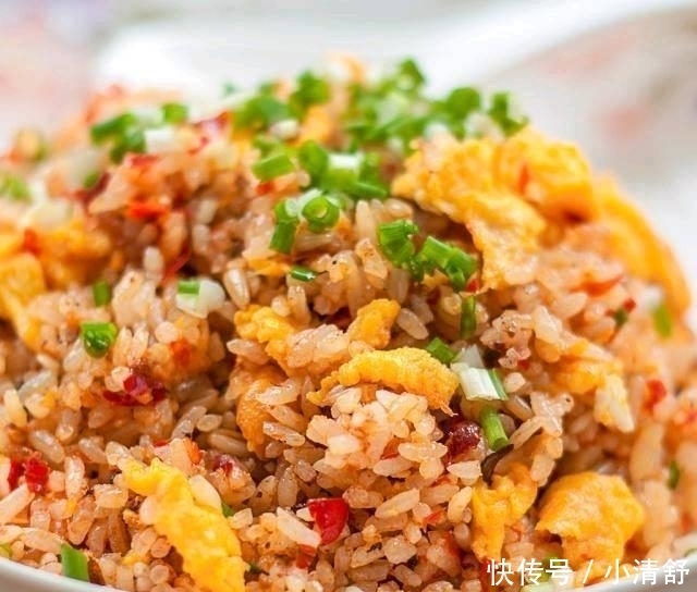  蛋炒饭什么时候放鸡蛋？大厨来告诉你，蛋炒饭的正确做法