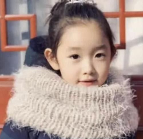 女儿|宝妈晒女儿的出生照和五岁照,相貌差别太大,网友:还好没丢掉