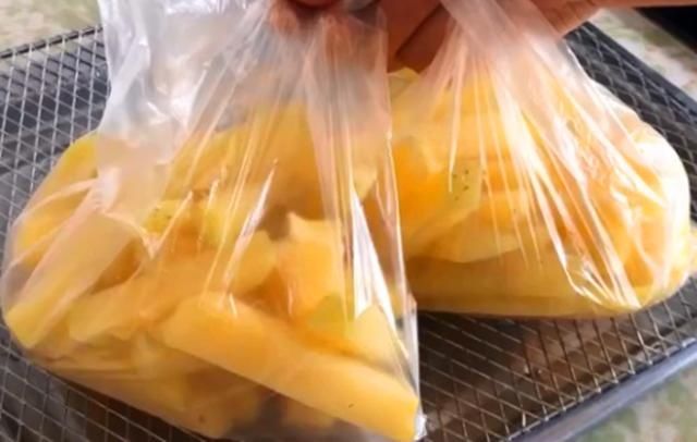 手软|入秋后,碰到此菜别手软,一次煮好存冰箱,随吃随取,特省事