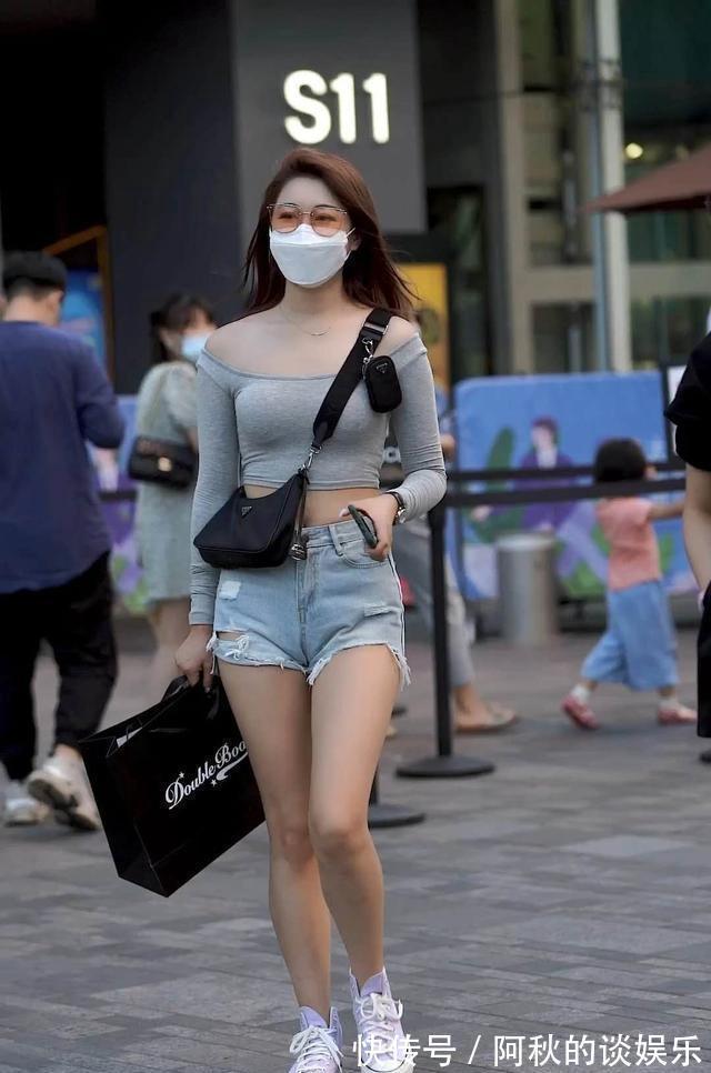 高跟鞋 优雅洋气的瑜伽裤装扮洒脱不俗,简约不失大气,时尚新颖