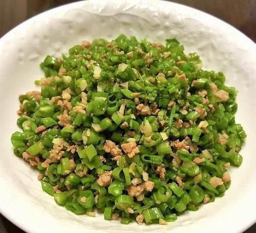 猪肉|大暑过后,这碱性蔬菜要多吃,每天炒一盘,补钙质,孩子长个头