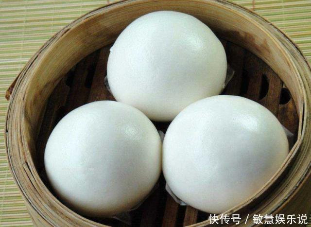 媳妇蒸馒头,和面不用水,也不用牛奶,出锅比面包还软,自带甜味