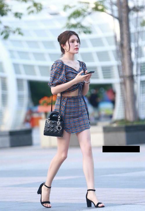 路人街拍小仙女这样的骨感身材,凡人只有羡慕的份啦