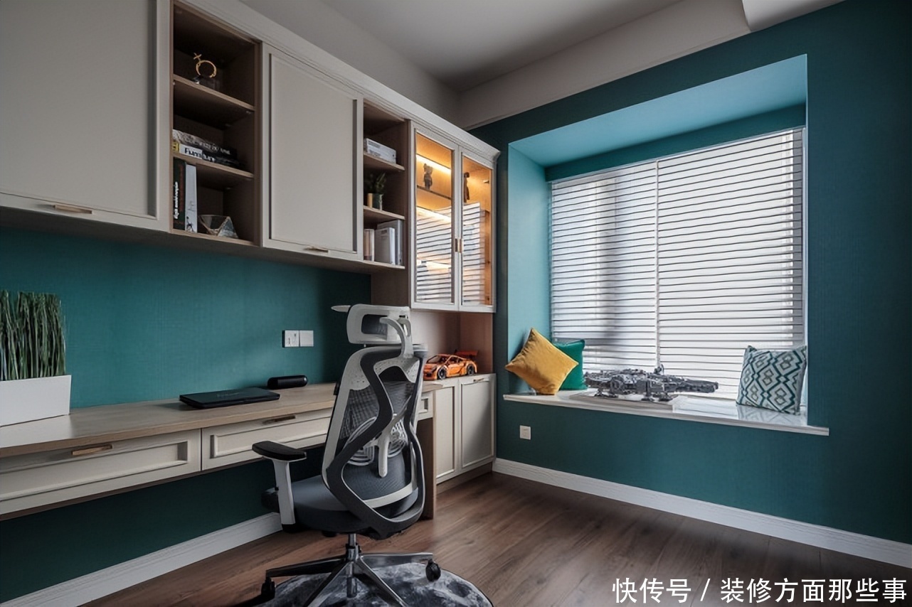 窗帘|129平绿色窗帘与灰色构成强烈的对比,香槟金的搭配有奢华情调