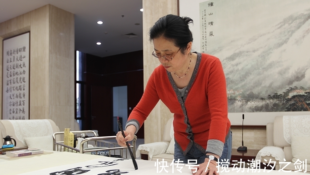 沙孟海#孙晓云“描字”被批:追求完美书法,描一下有何不可?