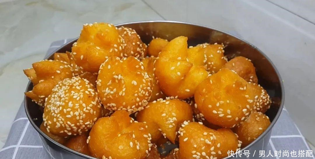 简单|以后红薯就这样做,加半碗面粉,教你做特色小零食,比油条还好吃