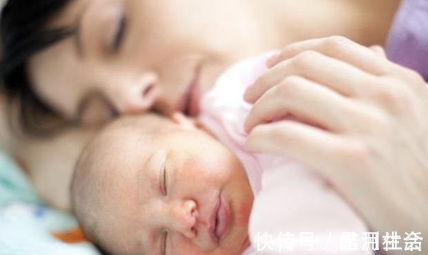 喝奶|宝宝吃母乳时,为什么一会儿就睡着,不久后又醒来?答案很暖心