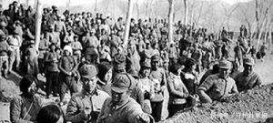 士兵已经|团长被5千日军狂追，危急时刻小兵大喊：全躲开！干趴500日军