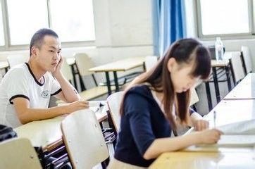 学校|在学校早恋一定会影拖累学习成绩吗？真不一定，但是有一个前提！