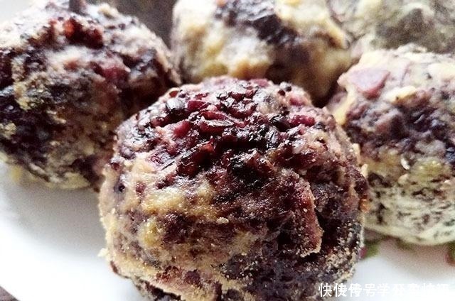 美味|吃包子米饭不如吃它,样子不好看却满满都是料,拌好一蒸,美味