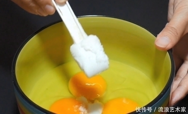 水蒸蛋不要直接加水就蒸,教你小窍门,蒸出来鲜嫩爽滑又营养!