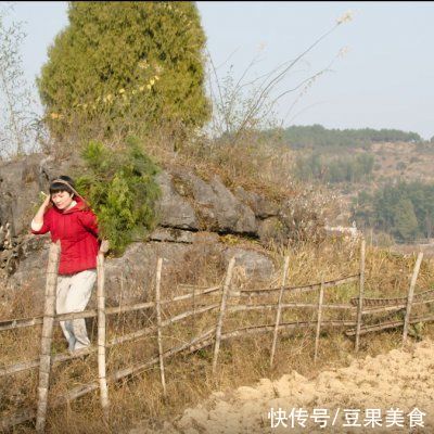  年货腊肠做法来了，日晒5天烟熏半个月，最后焖饭吃太香了