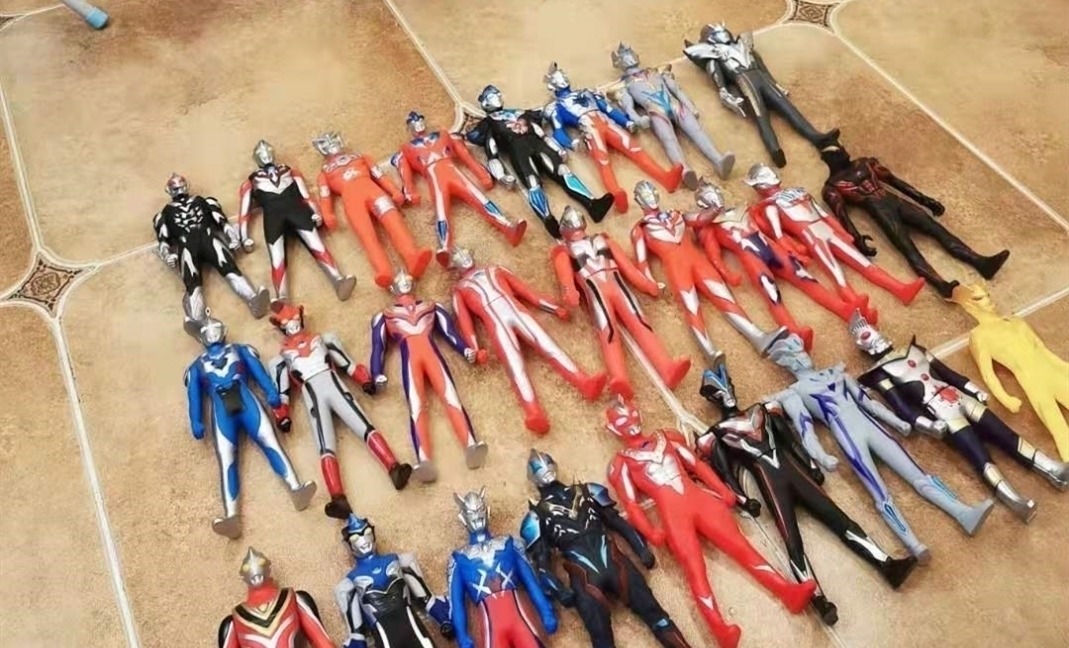 shf|网友调侃养儿子像养奥特曼,家里奥特曼玩具堆成山,一口气认不完