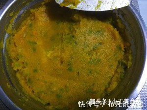 南瓜别再炒着吃了，试试这种做法，蒸一大笼也不够吃