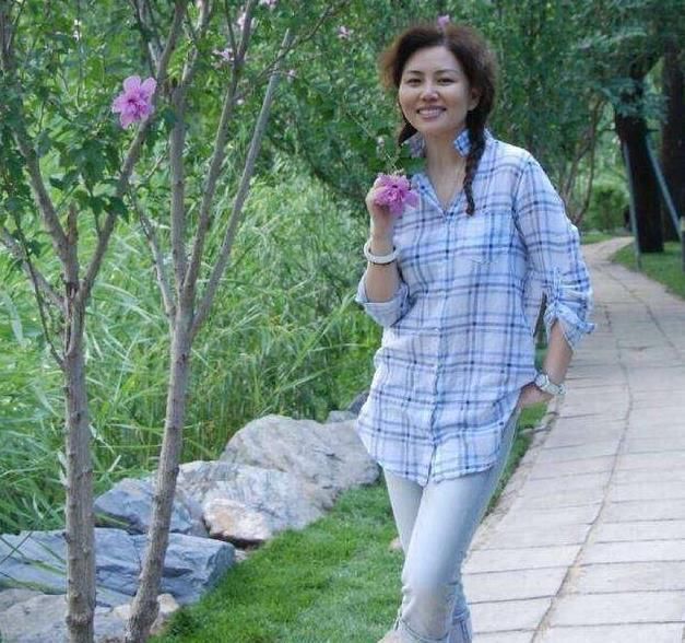 前央视主持人方静:因间谍门而退出央视,