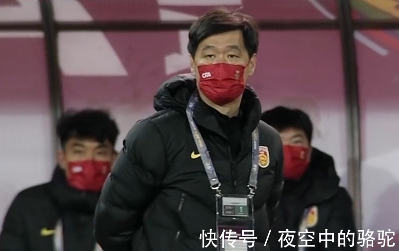杜雄勇|大年初一,国足惨不忍睹:8分钟内被鱼腩灌2球!多人散步看戏防守