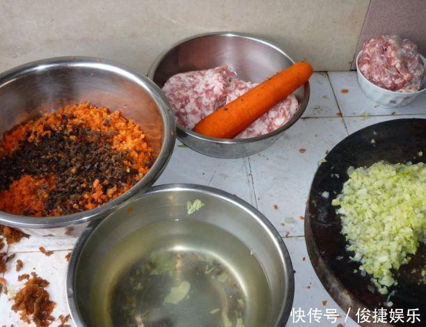 馅料|饺子馆老板不小心说漏嘴饺子馅加勺它,汤汁很浓郁,味道好千倍