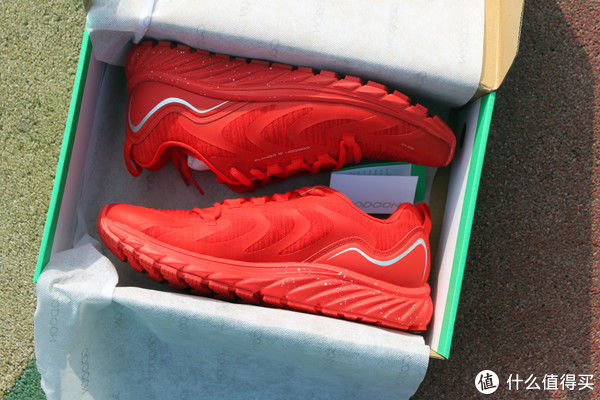 咕咚智能跑鞋10K Pro：带来科学与智能的跑步体验