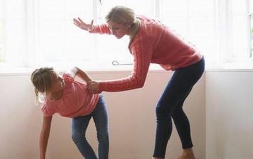 女儿|妈妈一巴掌,8岁女儿没了!再生气,孩子这几个部位也不能打