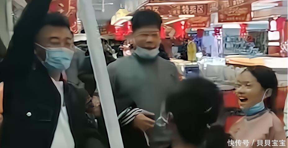 “豪横舅舅”带8个外甥过假期,吃饭排队出门,一顿能吃6斤米