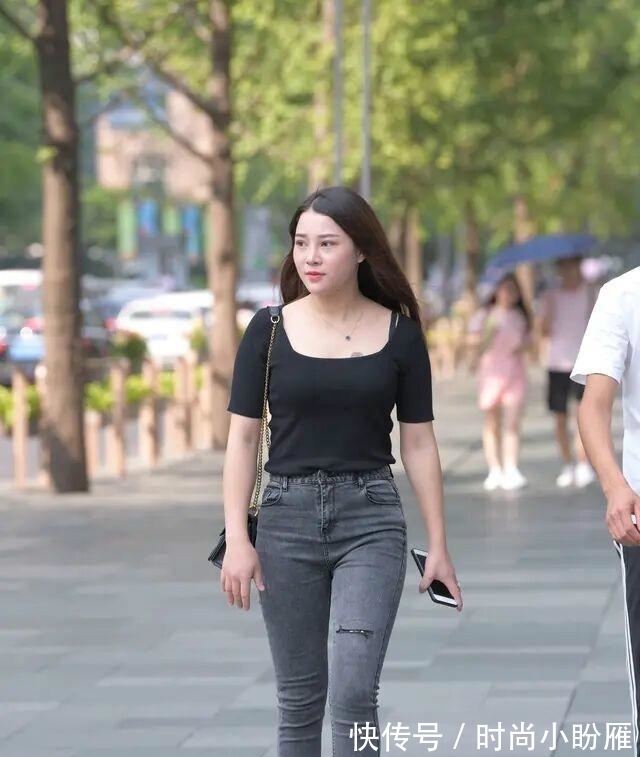 打底裤|打底裤的穿着更遮肉，突出轻熟女性魅力，修饰身材的缺点