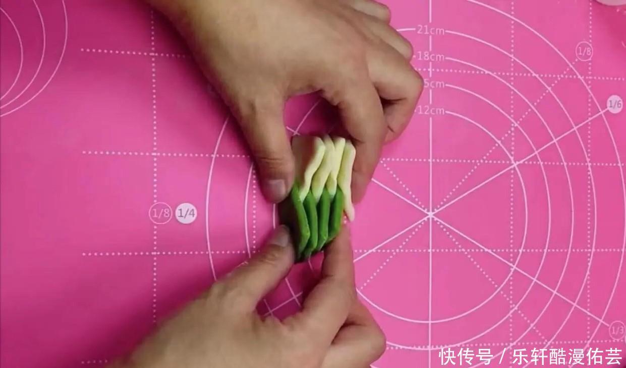 双色花卷不掉色,记住这个小秘诀!