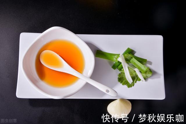 买香油,别管啥牌子,拿手上晃晃便知真假,再也不怕买到勾兑的了