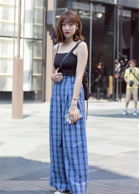 女神|俏丽性感的美女街拍魅力独特的美女,女神的魅力脱颖而出!