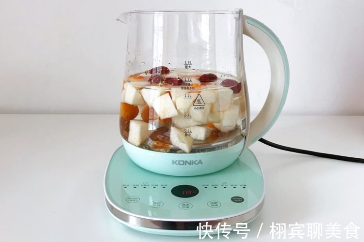 雪梨|自制冰糖雪梨金桔饮,嗓子不舒服的时候煮来喝,清润滋补