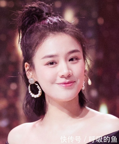 额头|丸子头已经不实行了,今年流行苹果头,减龄显脸小