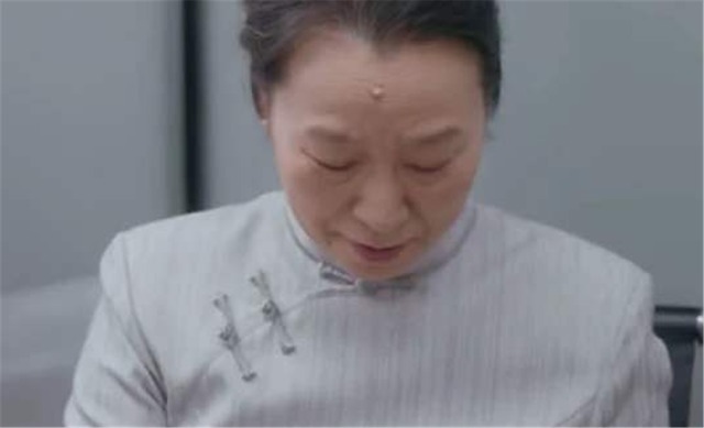 名字|爸爸姓“鸡”,妈妈执意要求随母姓,奶奶机智取名字让宝妈闭嘴