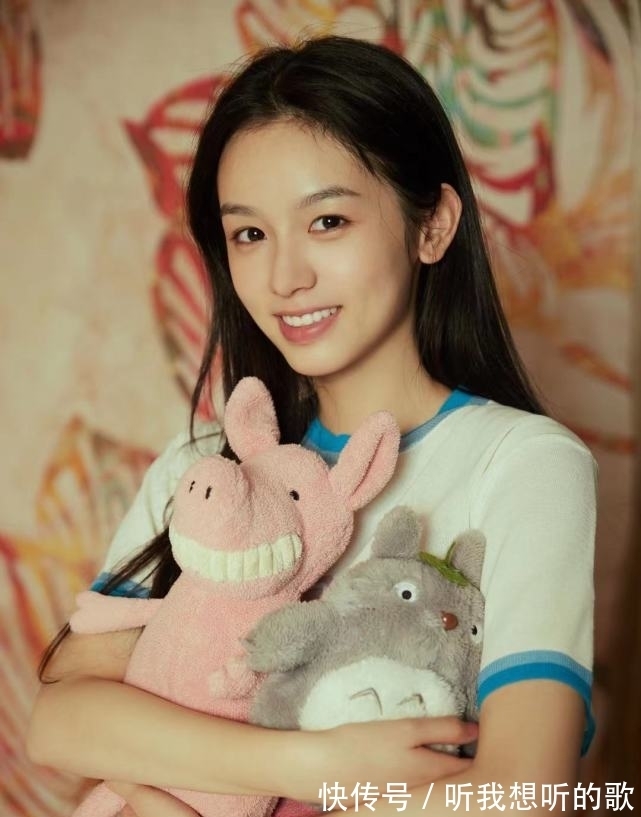 丁真|《中餐厅》官宣，黄晓明简介秀幸福，侧面证实在家做菜投喂妻儿？