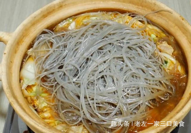 大厨教你白菜炖粉条最好吃的做法,吃起来热气腾腾,越吃越过瘾