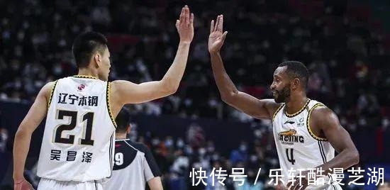 NB疯了！隔扣易建联！这一扣绝对NBA级别……