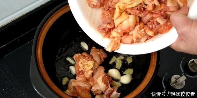 鸡肉这样做太好吃了,不炒不炸扔锅里简单一做,出锅一会被扫光!