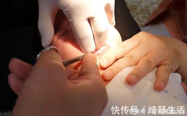 月孙子|奶奶给1个月孙子剃眉毛,1个月后全家慌了神,网友:迷信害人